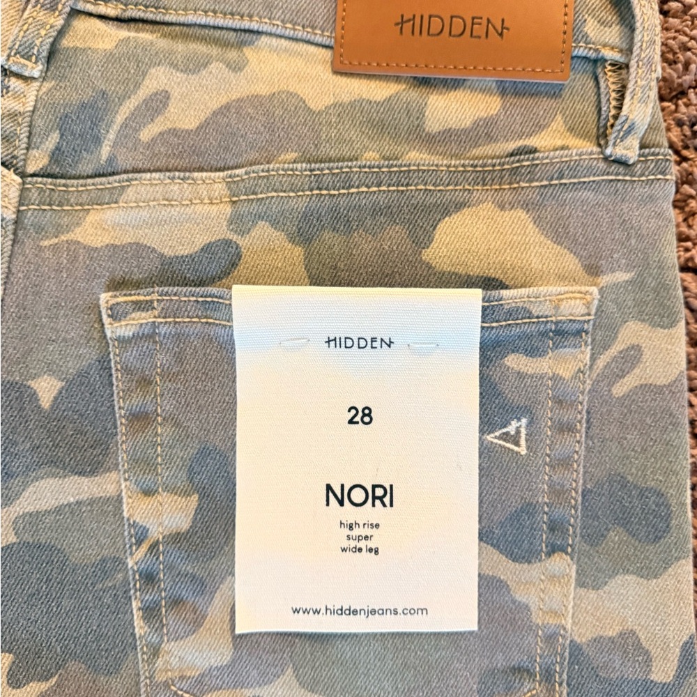 Hidden Camouflage Wide Leg Cargo Jeans - Picture 8 of 11
